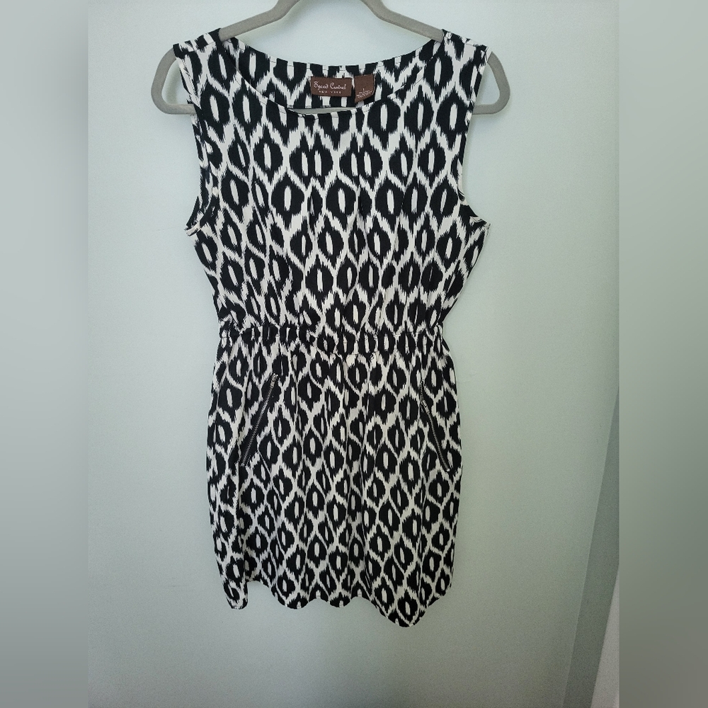 Women Size Large Black White Geometric Sleeveless Zip‎ Pockets Elastic Waist